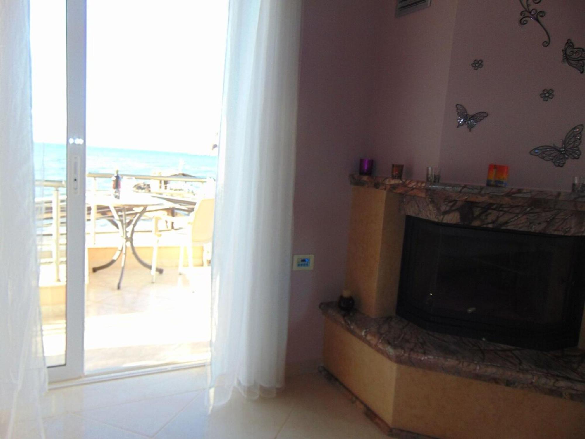 Comfy Beachfront Litinas Casa With Seaview Khania Eksteriør bilde